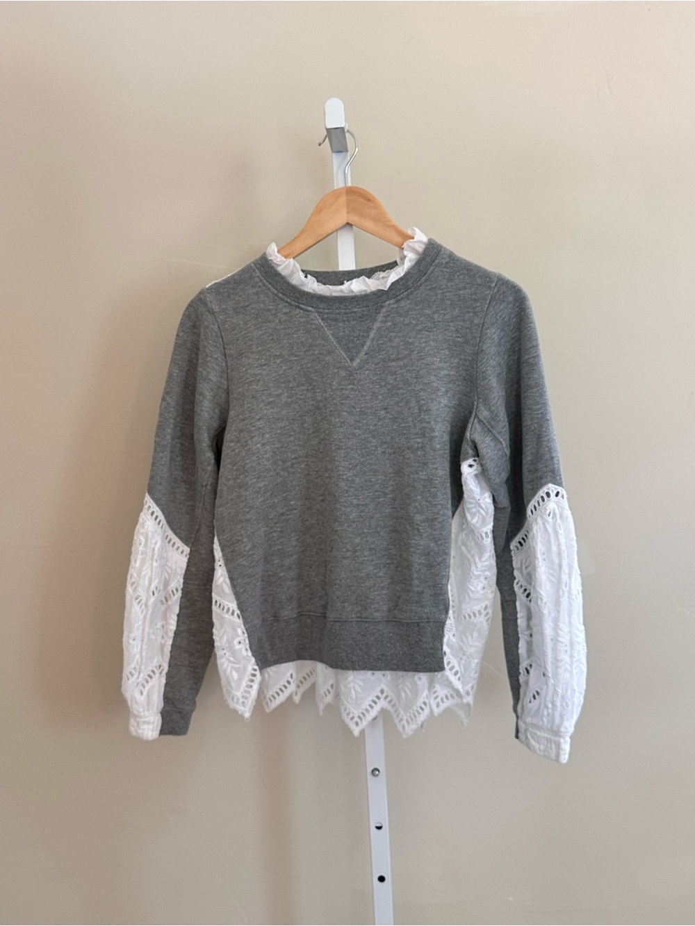 Sea New York Small Gray Eyelet Lace Ruffle Sweatshirt Romantic Boho - Picture 2 of 11